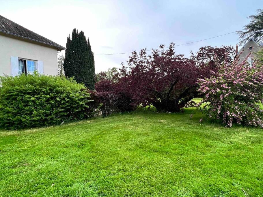 Gite De La Petite Fourmy Saint-Sulpice-les-Feuilles Exterior photo