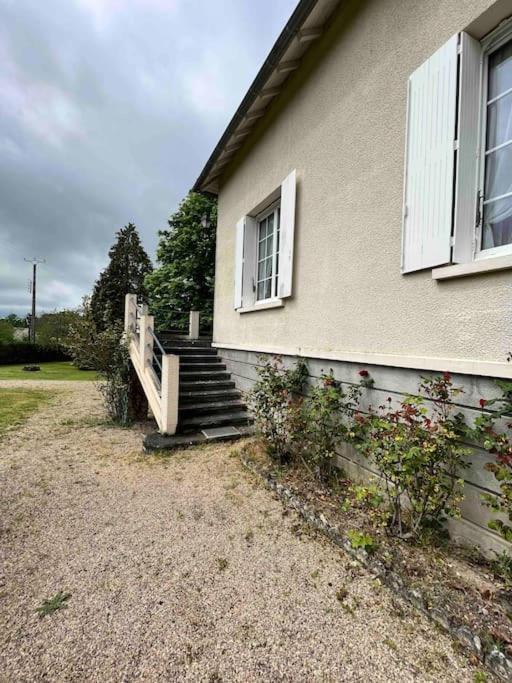 Gite De La Petite Fourmy Saint-Sulpice-les-Feuilles Exterior photo