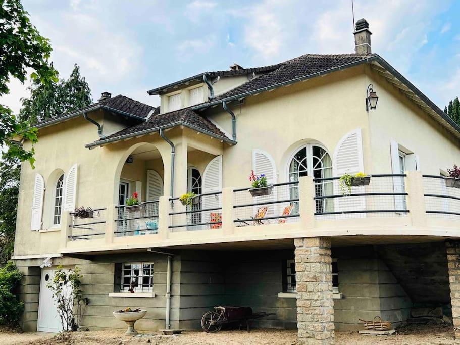 Gite De La Petite Fourmy Saint-Sulpice-les-Feuilles Exterior photo